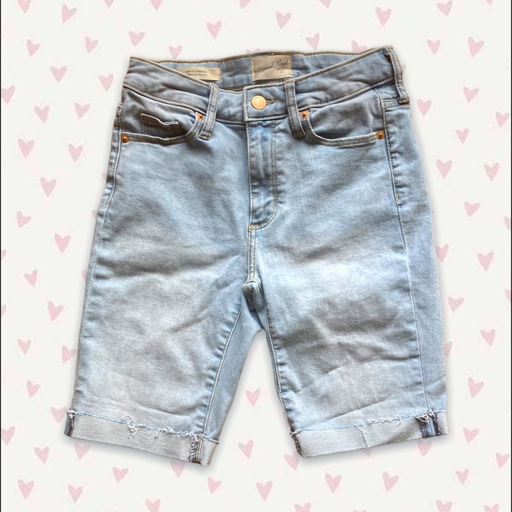 Universal Thread size 0/25R Bermuda shorts.